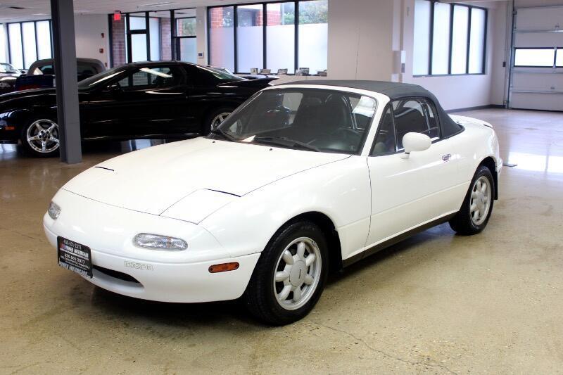 Mazda-MX-5-Miata-1990-Convertible-12