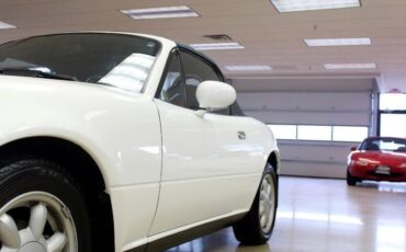 Mazda-MX-5-Miata-1990-Convertible-14