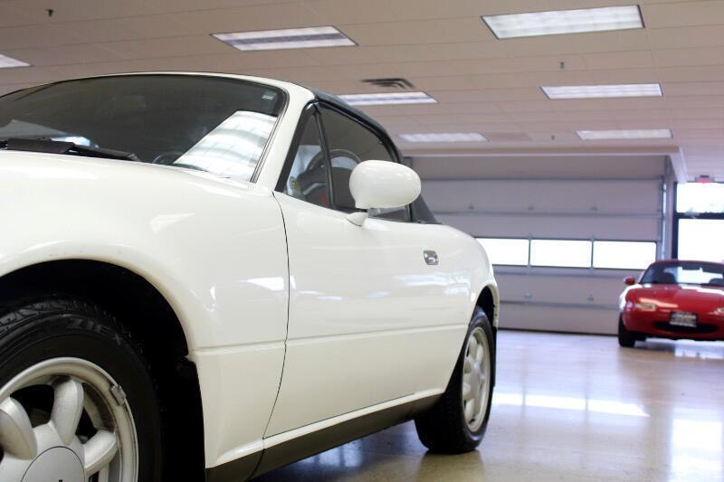 Mazda-MX-5-Miata-1990-Convertible-14