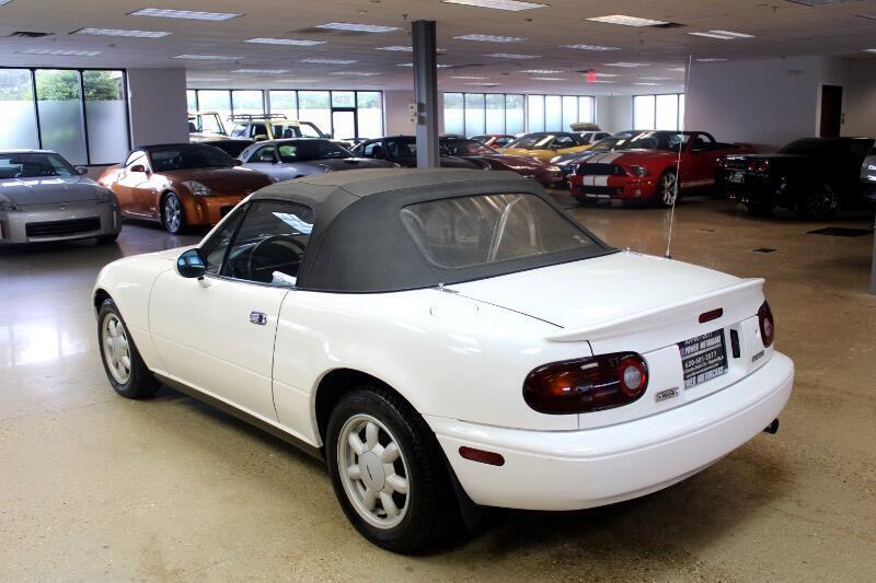Mazda-MX-5-Miata-1990-Convertible-15