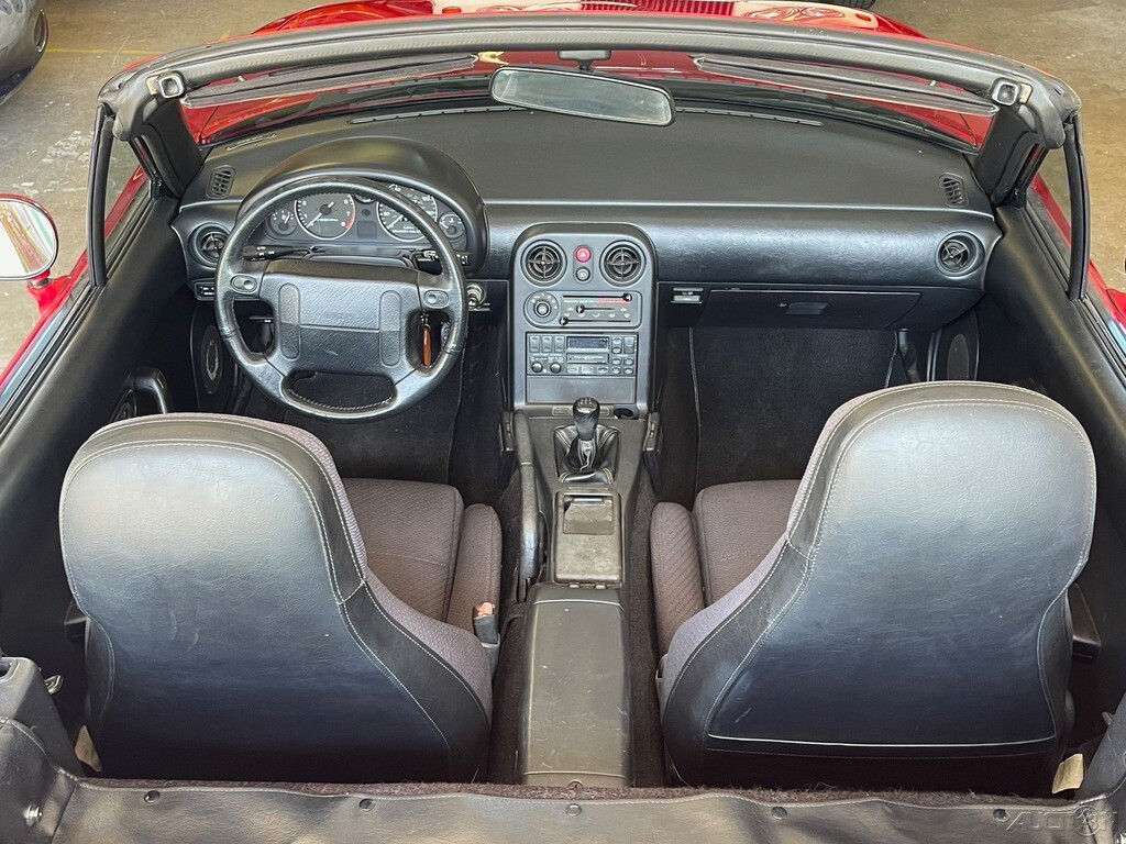 Mazda-MX-5-Miata-1990-Convertible-16