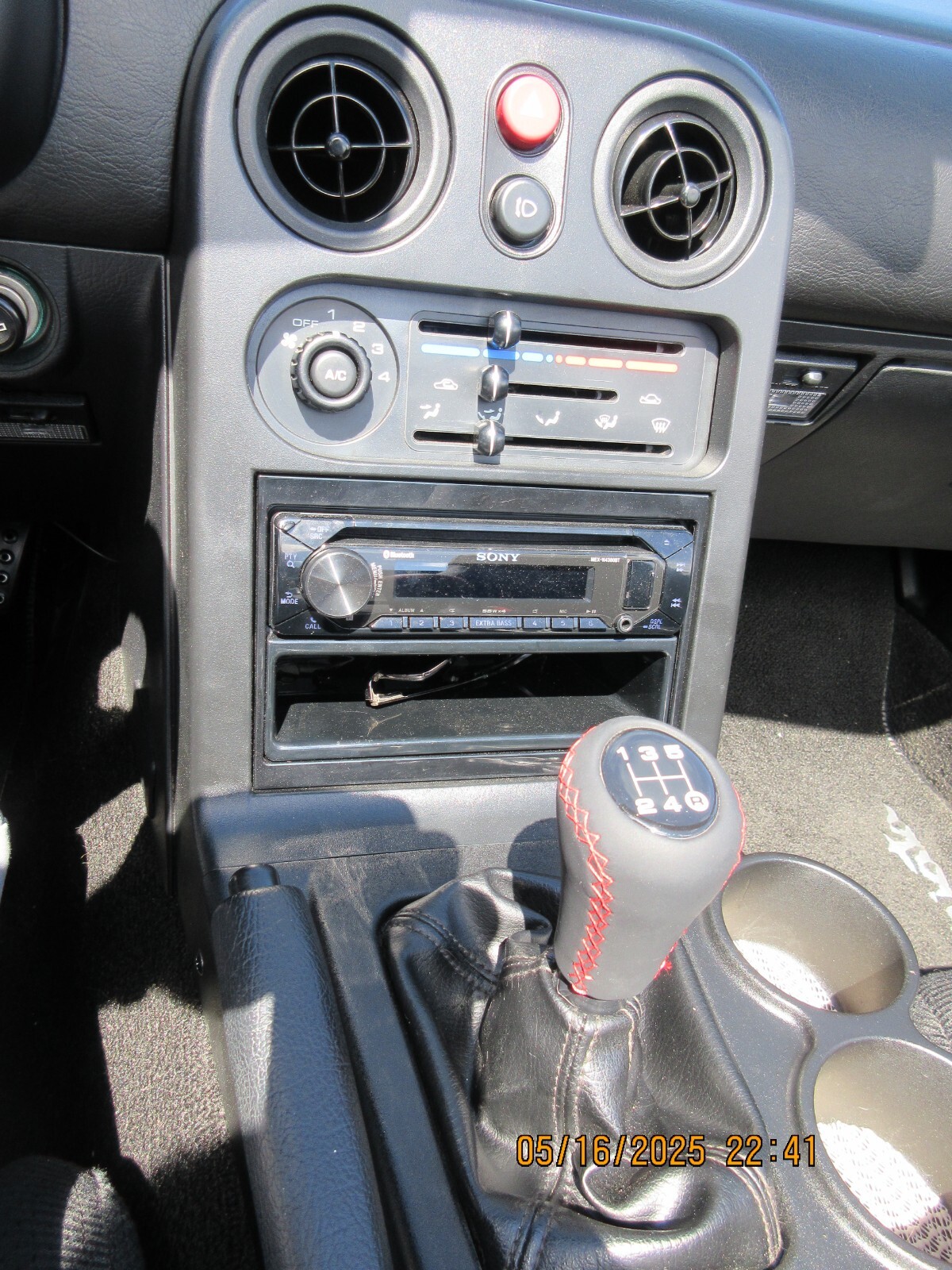 Mazda-MX-5-Miata-1990-Convertible-16