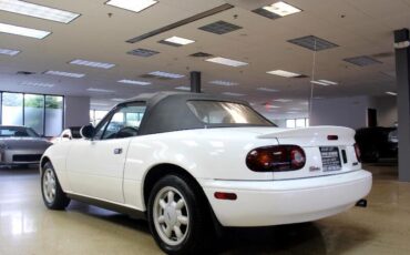 Mazda-MX-5-Miata-1990-Convertible-16