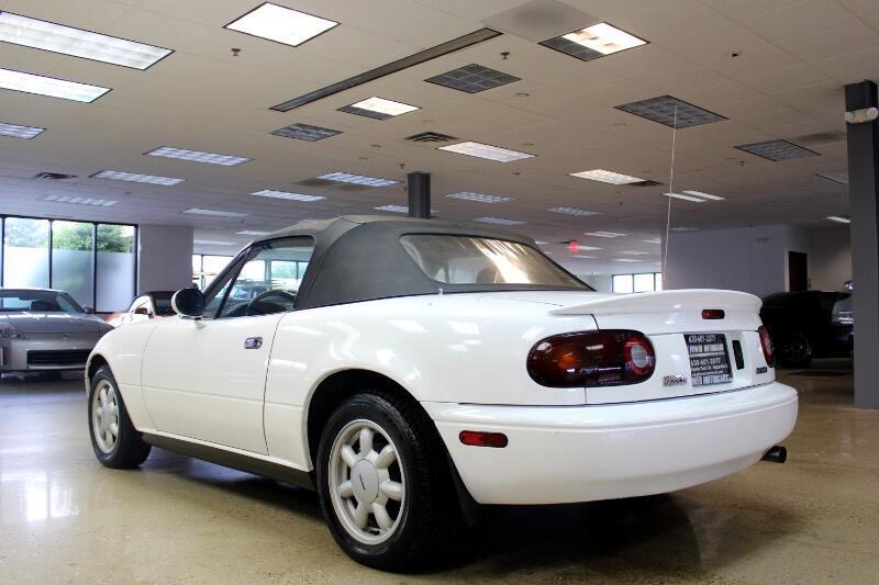 Mazda-MX-5-Miata-1990-Convertible-16