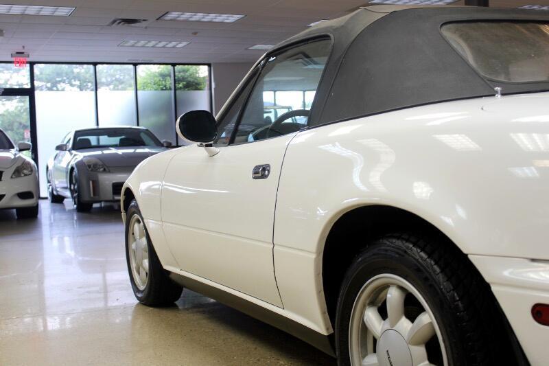 Mazda-MX-5-Miata-1990-Convertible-17
