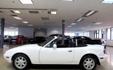 Mazda-MX-5-Miata-1990-Convertible-18