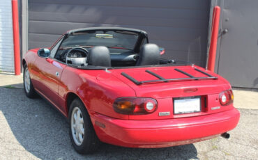 Mazda-MX-5-Miata-1990-Convertible-2