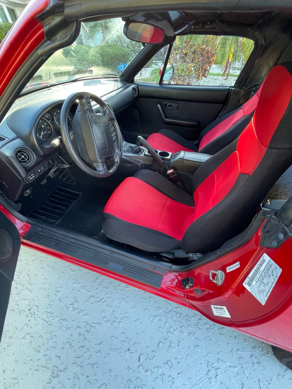 Mazda-MX-5-Miata-1990-Convertible-2