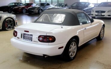 Mazda-MX-5-Miata-1990-Convertible-22