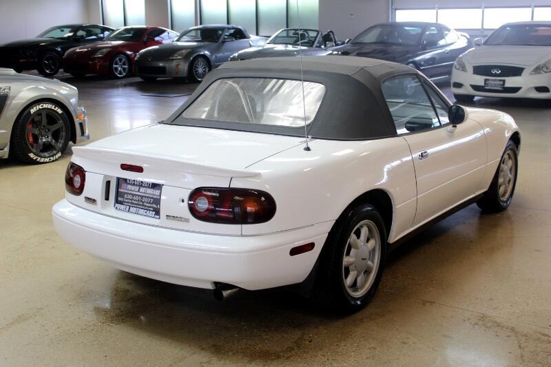 Mazda-MX-5-Miata-1990-Convertible-22