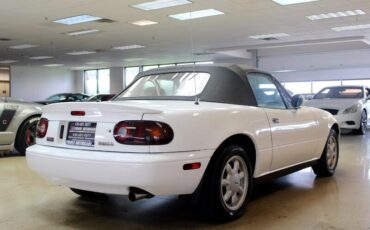 Mazda-MX-5-Miata-1990-Convertible-23