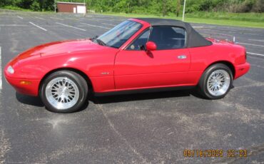Mazda-MX-5-Miata-1990-Convertible-3