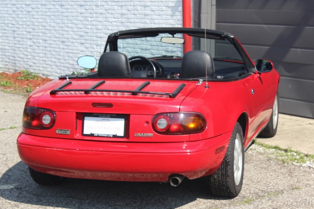 Mazda-MX-5-Miata-1990-Convertible-3