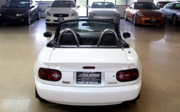 Mazda-MX-5-Miata-1990-Convertible-37