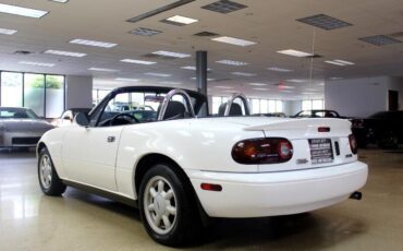 Mazda-MX-5-Miata-1990-Convertible-4