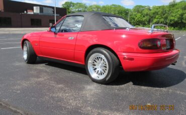 Mazda-MX-5-Miata-1990-Convertible-4