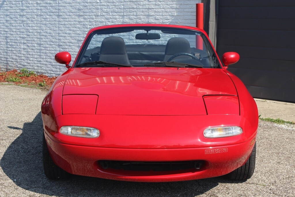 Mazda-MX-5-Miata-1990-Convertible-4