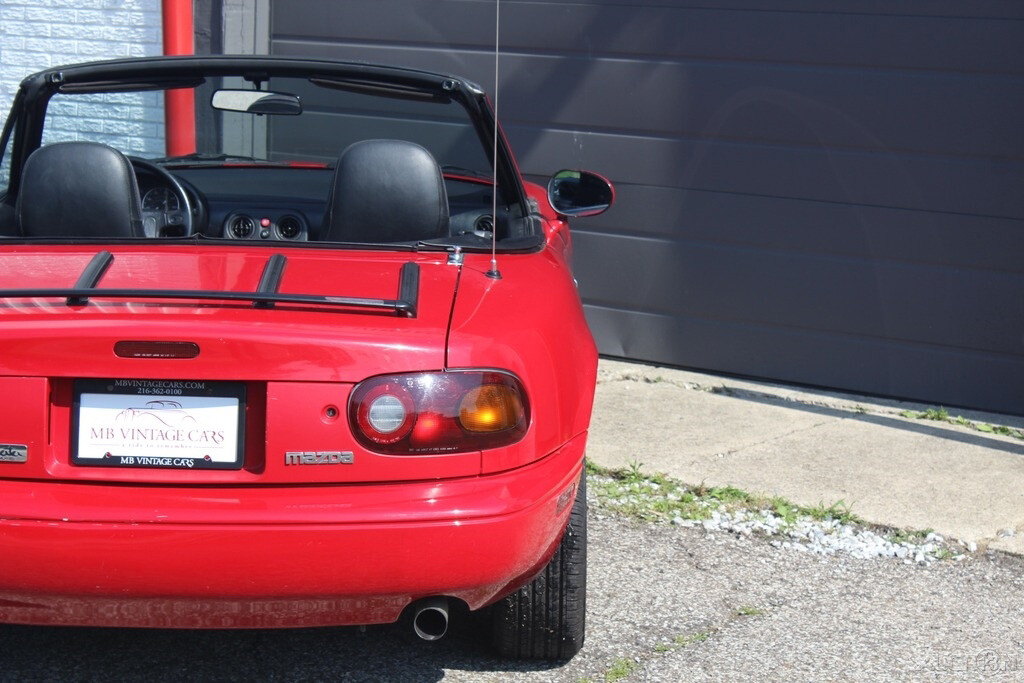 Mazda-MX-5-Miata-1990-Convertible-6