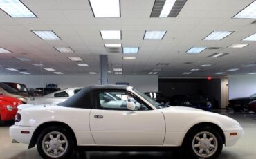 Mazda-MX-5-Miata-1990-Convertible-7