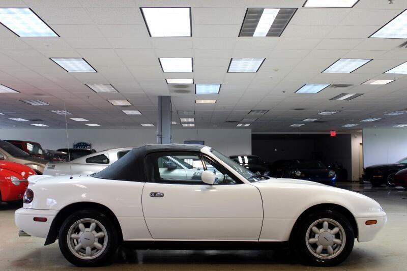 Mazda-MX-5-Miata-1990-Convertible-7