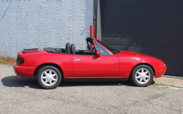 Mazda-MX-5-Miata-1990-Convertible-8