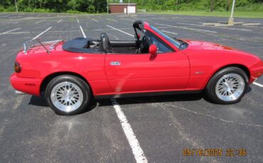 Mazda-MX-5-Miata-1990-Convertible-8