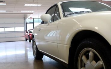 Mazda-MX-5-Miata-1990-Convertible-8