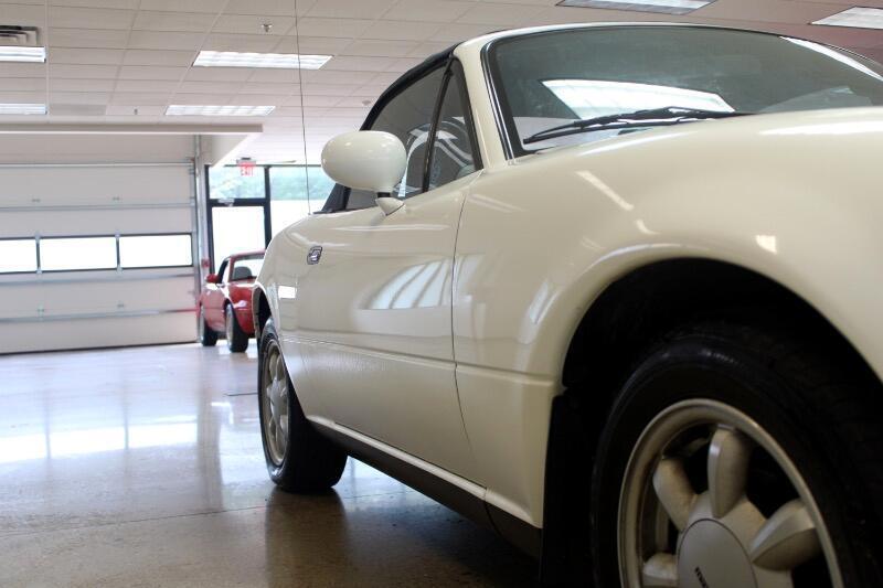 Mazda-MX-5-Miata-1990-Convertible-8