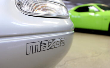 Mazda-MX-5-Miata-1991-Convertible-10