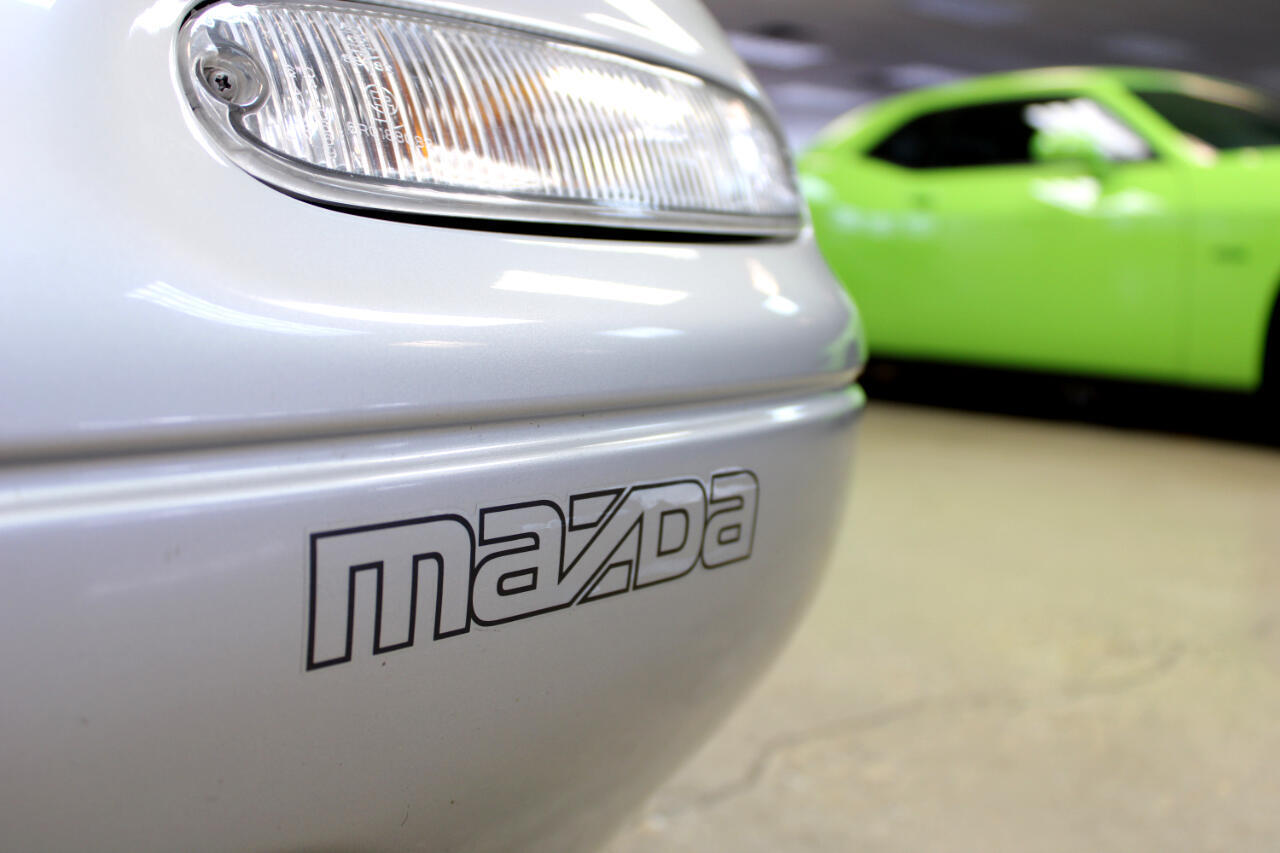 Mazda-MX-5-Miata-1991-Convertible-10