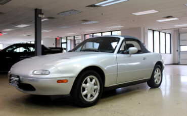 Mazda-MX-5-Miata-1991-Convertible-11