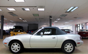 Mazda-MX-5-Miata-1991-Convertible-13