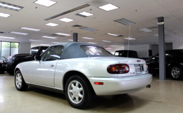 Mazda-MX-5-Miata-1991-Convertible-14