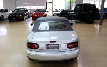 Mazda-MX-5-Miata-1991-Convertible-16