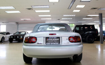 Mazda-MX-5-Miata-1991-Convertible-17