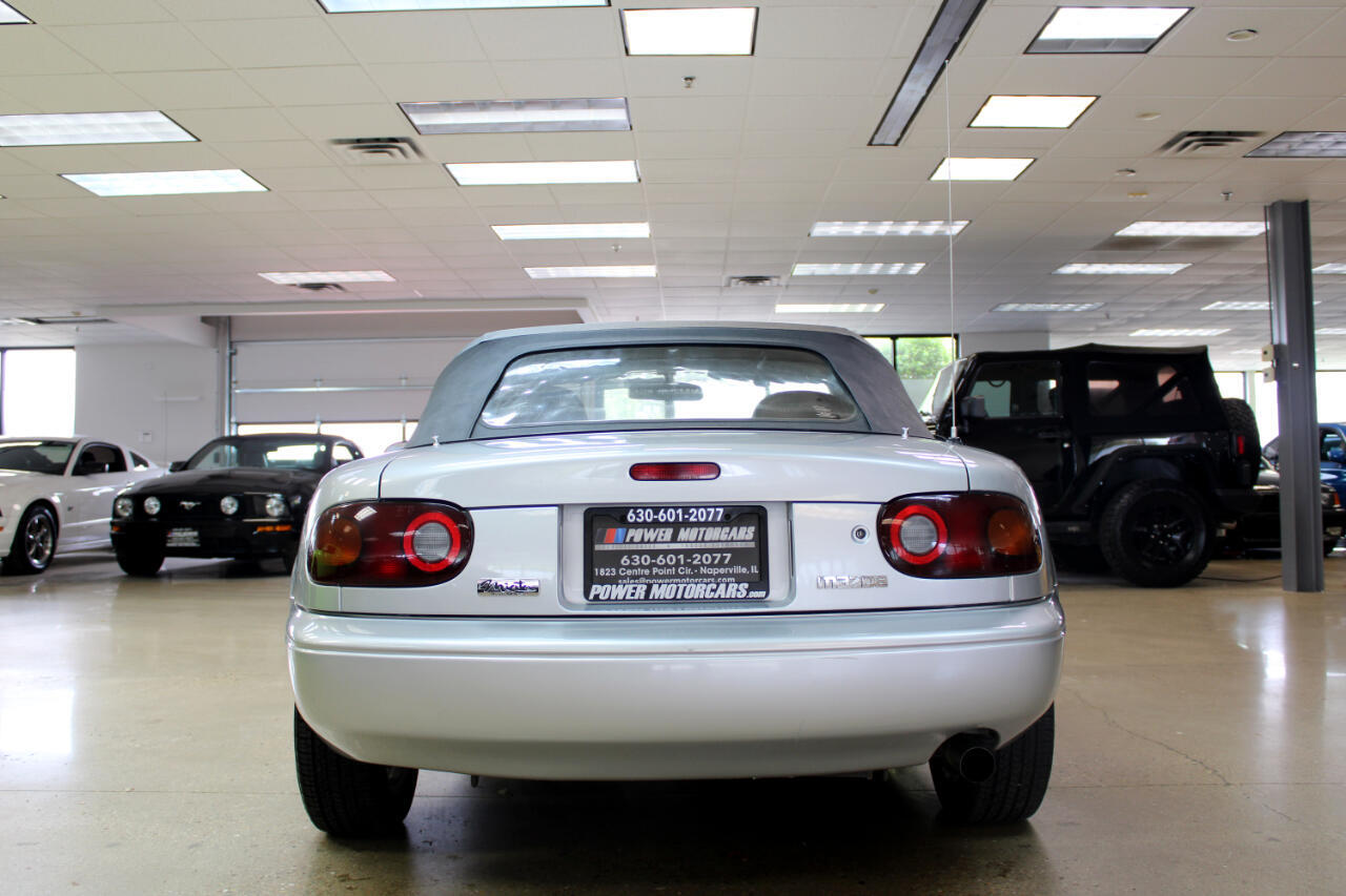 Mazda-MX-5-Miata-1991-Convertible-17