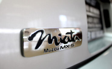 Mazda-MX-5-Miata-1991-Convertible-18