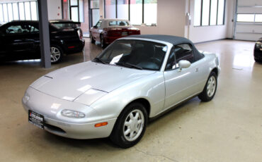 Mazda-MX-5-Miata-1991-Convertible-2