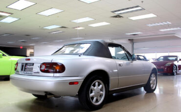 Mazda-MX-5-Miata-1991-Convertible-20