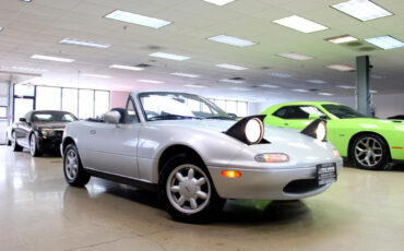 Mazda-MX-5-Miata-1991-Convertible-25