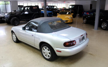 Mazda-MX-5-Miata-1991-Convertible-3