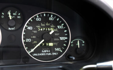 Mazda-MX-5-Miata-1991-Convertible-30