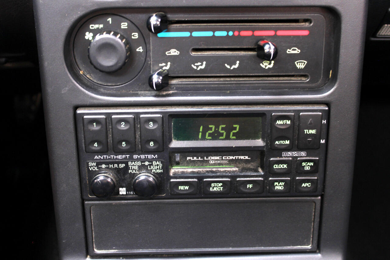 Mazda-MX-5-Miata-1991-Convertible-31