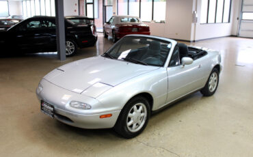 Mazda-MX-5-Miata-1991-Convertible-34
