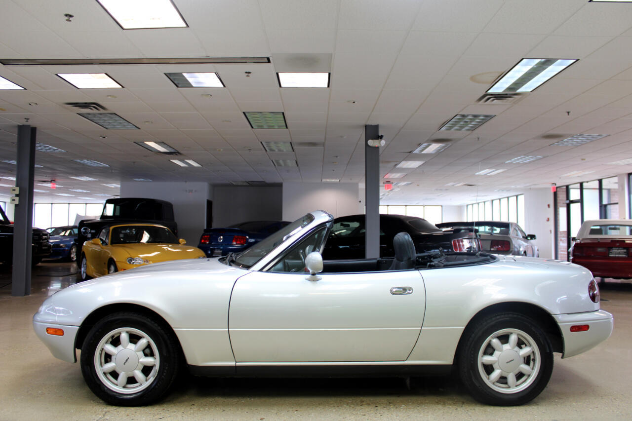 Mazda-MX-5-Miata-1991-Convertible-36