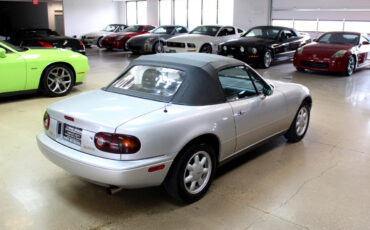 Mazda-MX-5-Miata-1991-Convertible-4