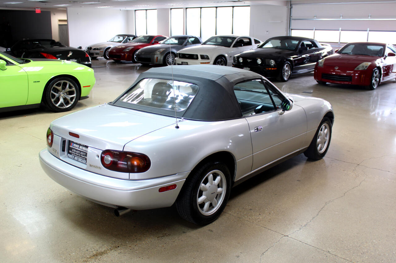 Mazda-MX-5-Miata-1991-Convertible-4