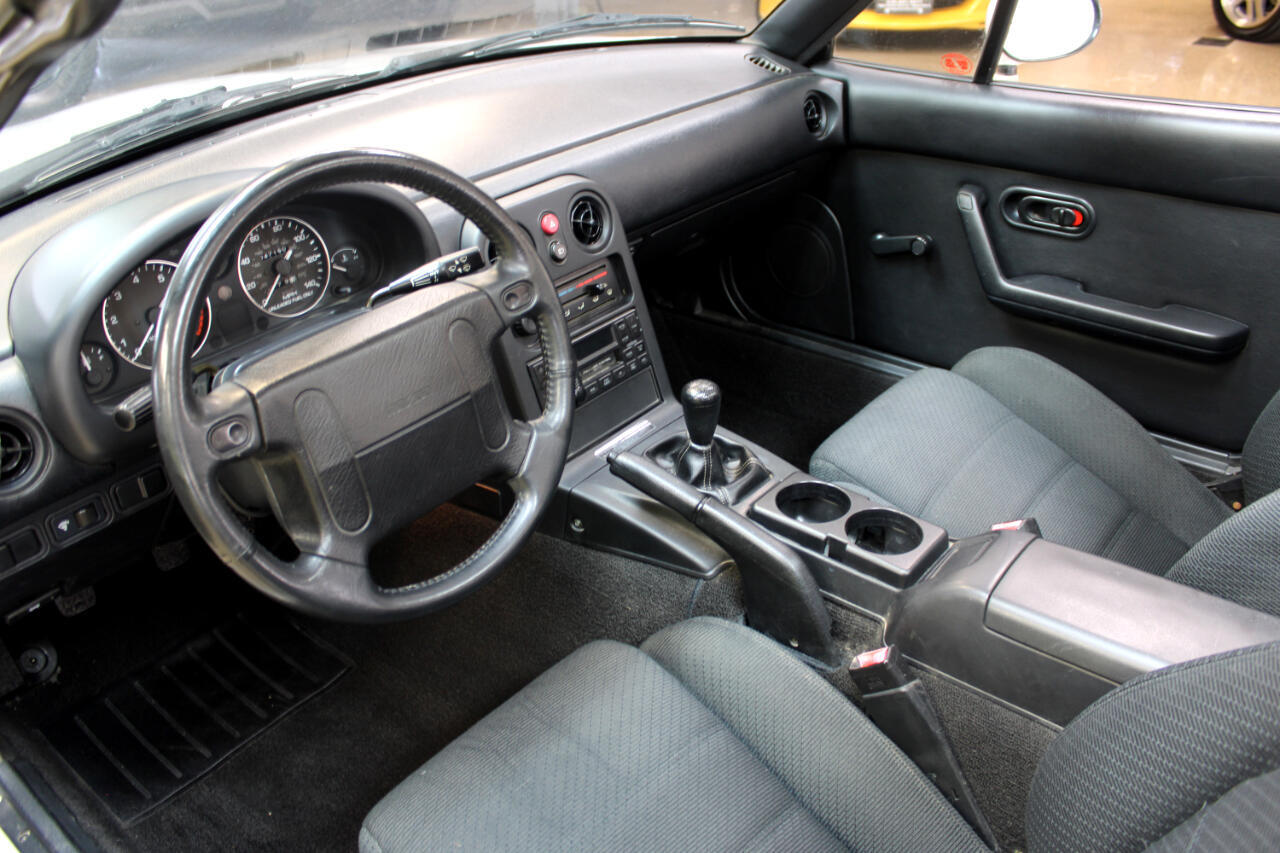 Mazda-MX-5-Miata-1991-Convertible-5