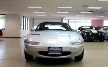 Mazda-MX-5-Miata-1991-Convertible-9