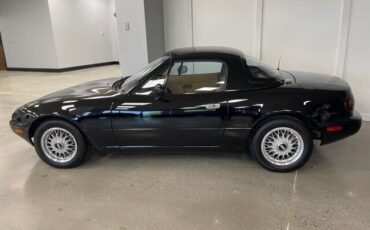 Mazda-MX-5-Miata-1992-3